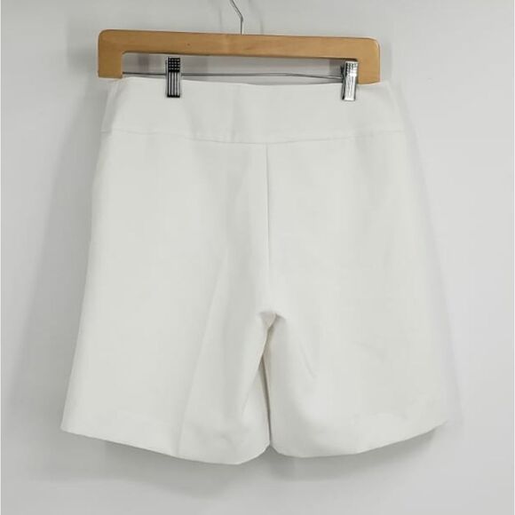White tailored shorts with double button opening - Picture 2 of 3